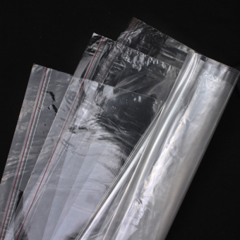 полипропиленовый пакет со скотчем для упаковки текстильных изделий