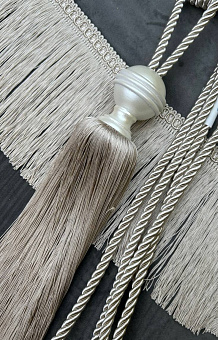 кисть-подхват для штор и портьер