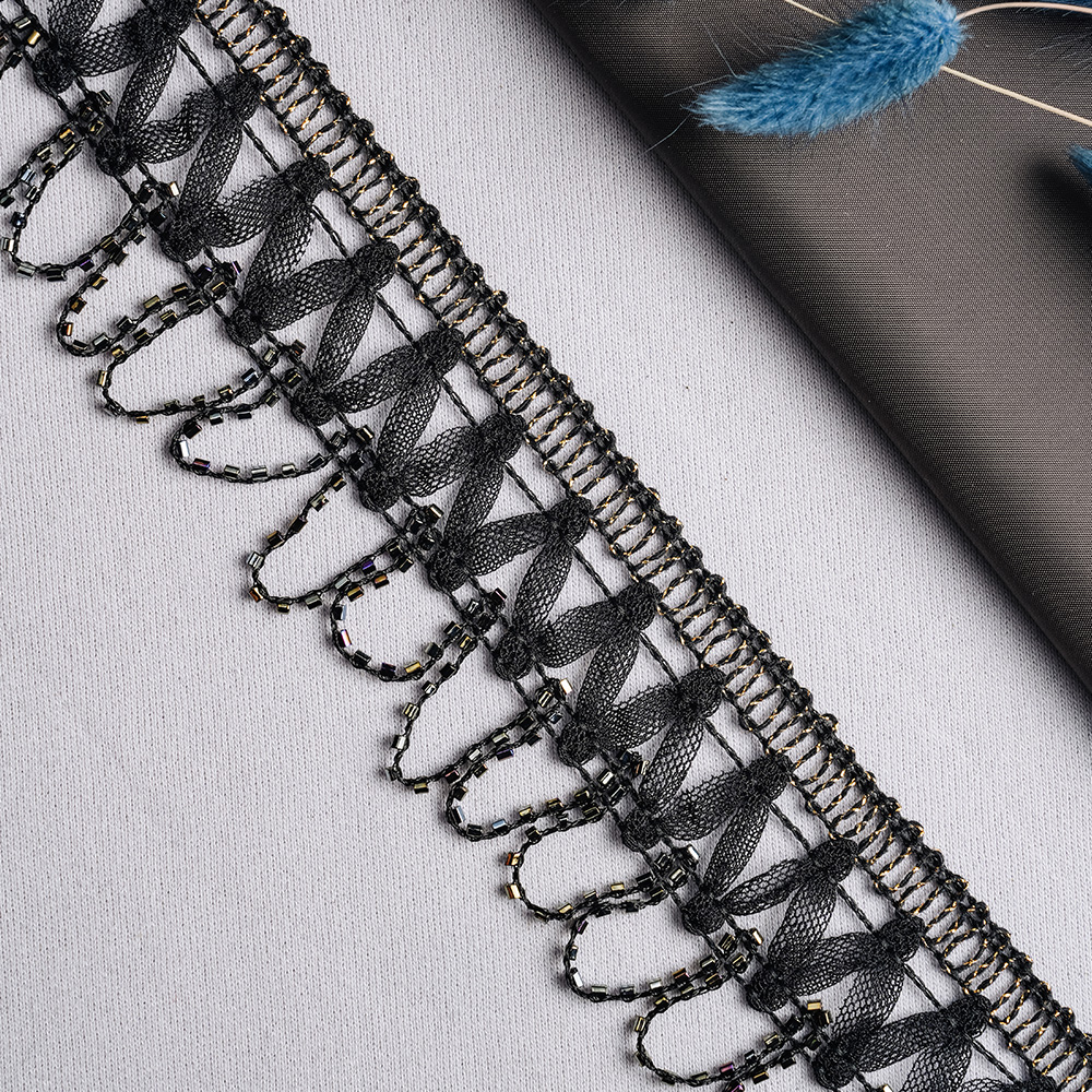 Тесьма вязаная с люрексом и стеклярусом 30037-D103 черный (13,716 м)