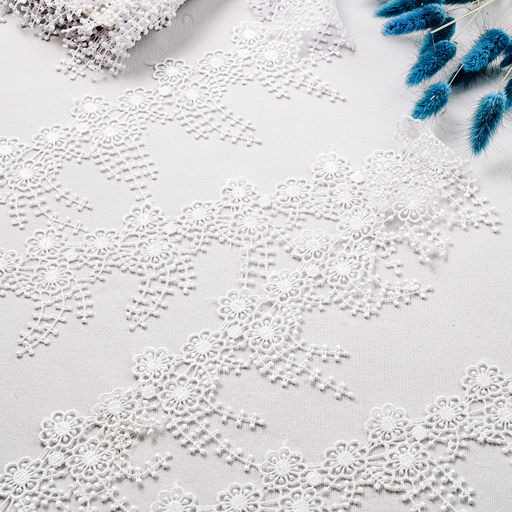 Тесьма вязаная A-8 белый (13,7 м)