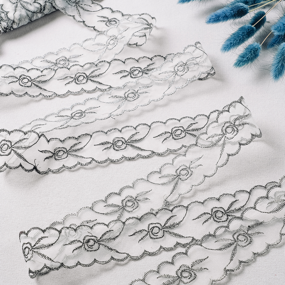 Тесьма с люрексом 56031-D103 белый/серебро (13,716 м)