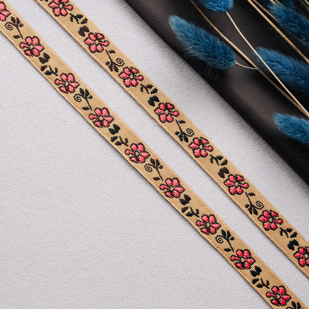 Тесьма отделочная жаккард DL21 бежевый/черный/красный 11 мм (50 ярд)