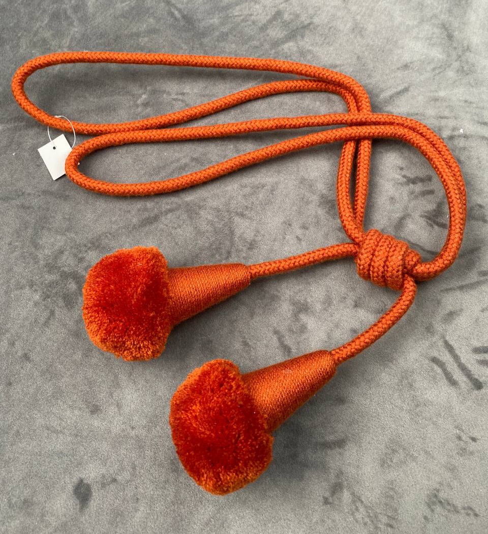 Подхват с помпонами для штор, "Pompon" 23083-XMQ-6 терракотовый (L до узла 35см, L общая 50см)