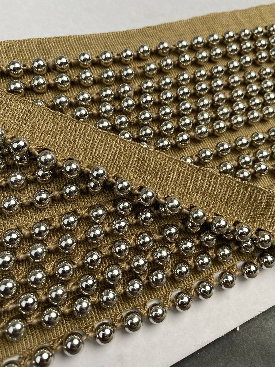 Бахрома-кант с бусами ZL2020-3 Mirtex темно-бежевый/серебро (3 см/D0,6 см/11,5 м)