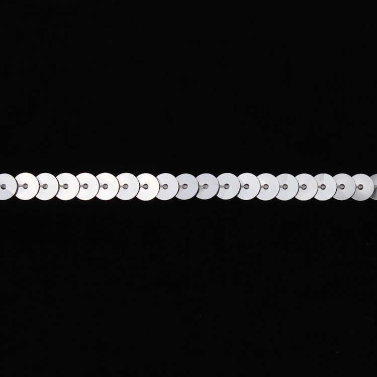 Пайетки плоские на нитке 6 мм 724 серебро (100 ярд)