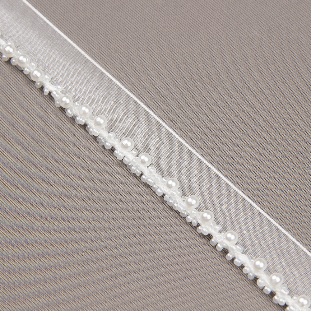 Кант на органзе с мелким жемчугом и стеклярусом 1505 белый (уп. 9.14 м)