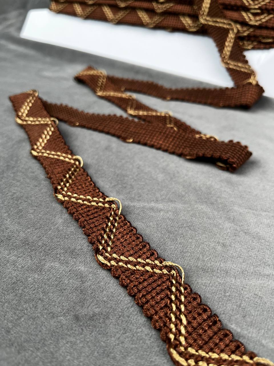 Текстильный бордюр "GUNNY" GP07 (2CM)-1035 Mirtex коричневый/золото (2 см/12,5 м)