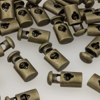 Металлический фиксатор для шнура