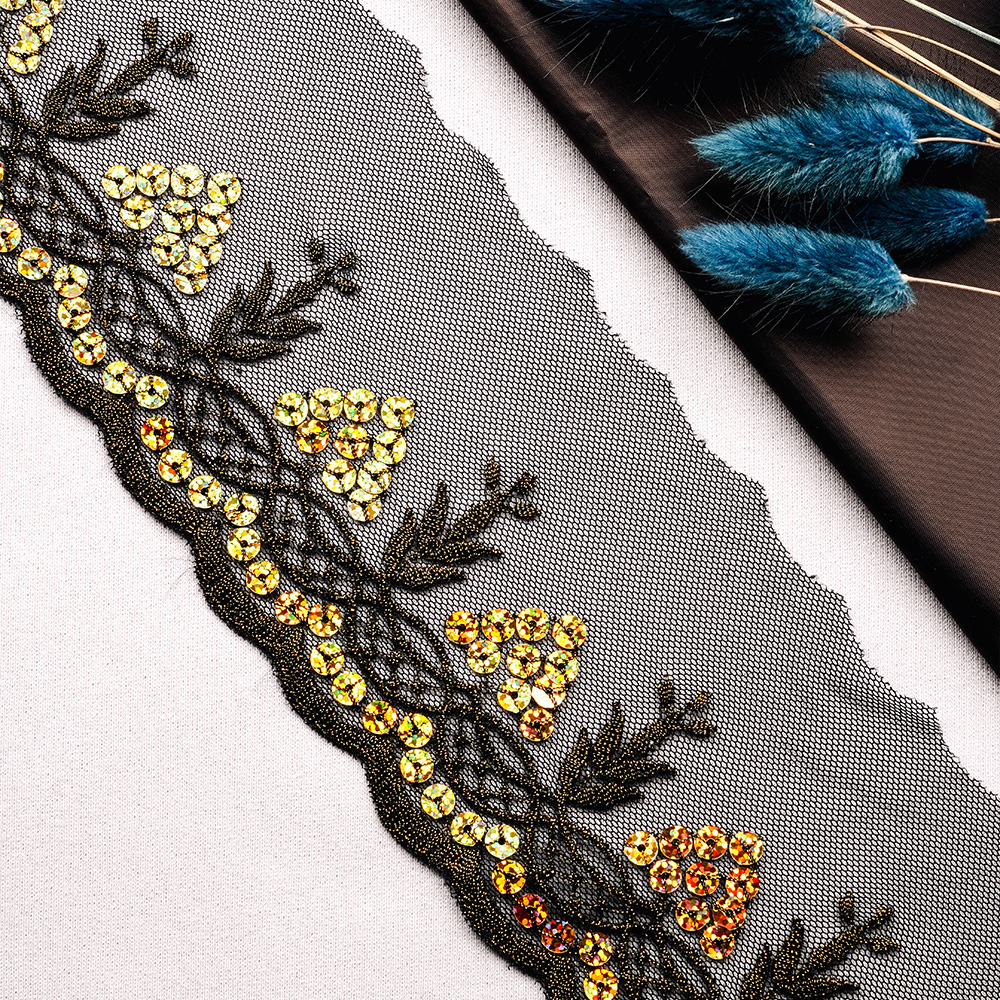 Тесьма с пайетками 81003-D103 черный/золото (13,716 м)