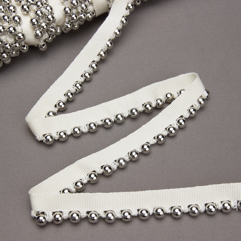 Бахрома-кант с бусами A121C-3 молочный/серебро (25 м)