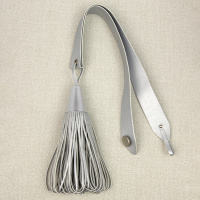 Кисть-подхват из искусственной кожи для штор 30549KZ-2 светло-серый/матовый хром "Bon Voyage"