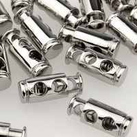 Металлический фиксатор для шнура