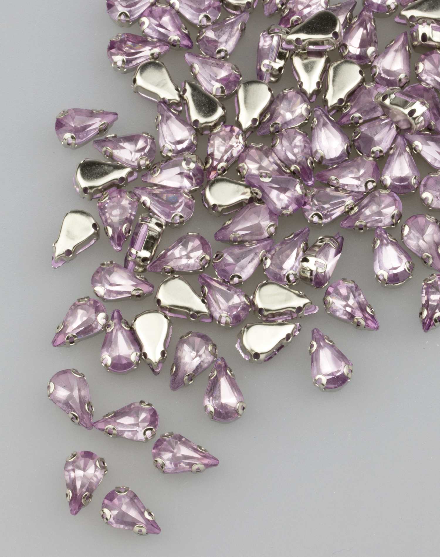 Стразы пришивные в оправе Капля 6*10 мм светло-сиреневые (100 шт)