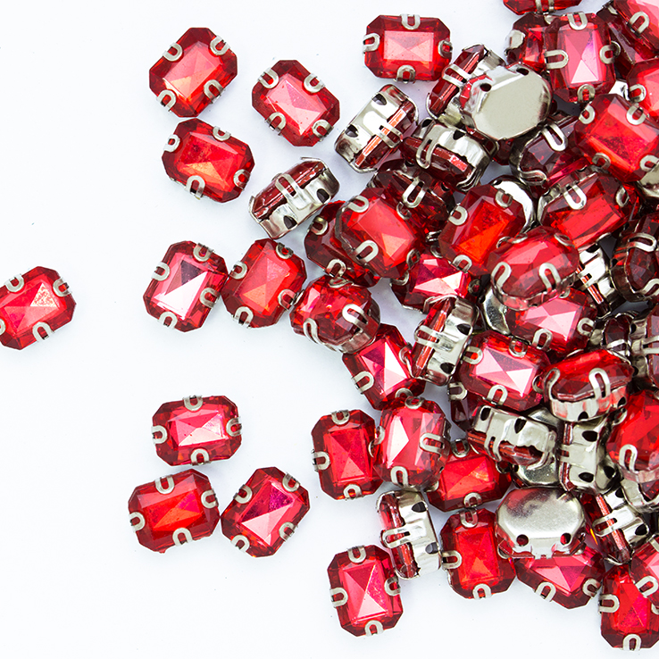 Стразы пришивные в оправе Прямоугольник 6*8 мм 109# красные (100 шт)