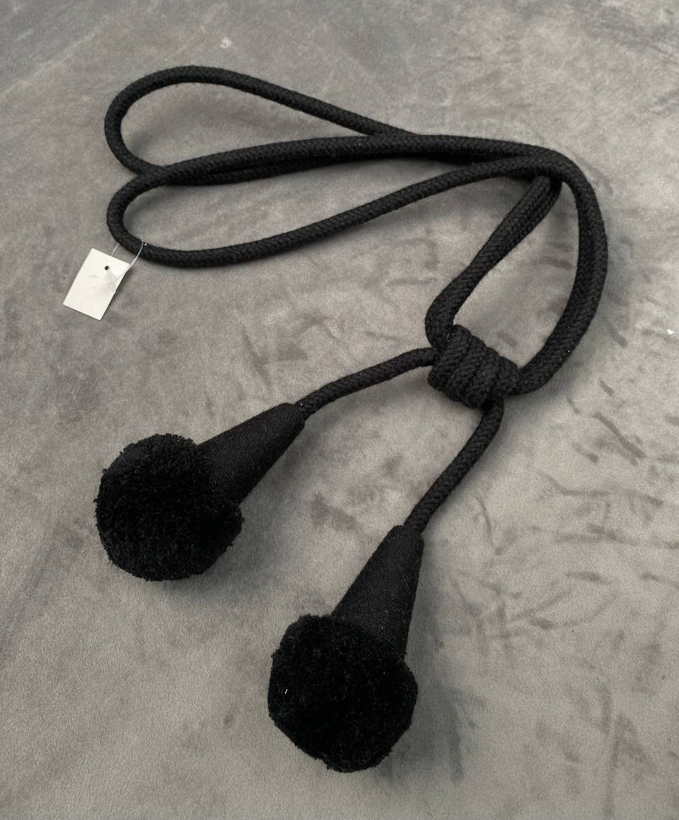 Подхват с помпонами для штор, "Pompon" 23083-XMQ-BLACK черный (L до узла 35см, L общая 50см)