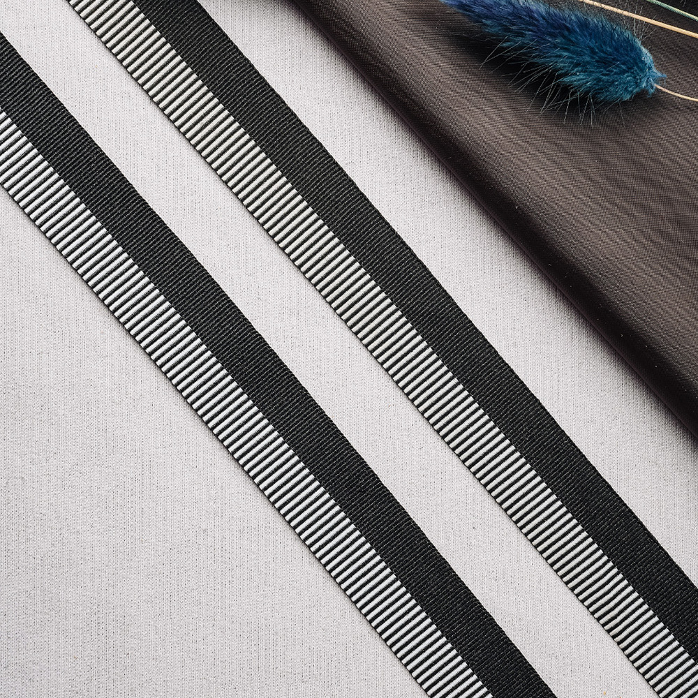 Тесьма репсовая прошитая с ниткой C084-02.07 белый/черный 2,5 см