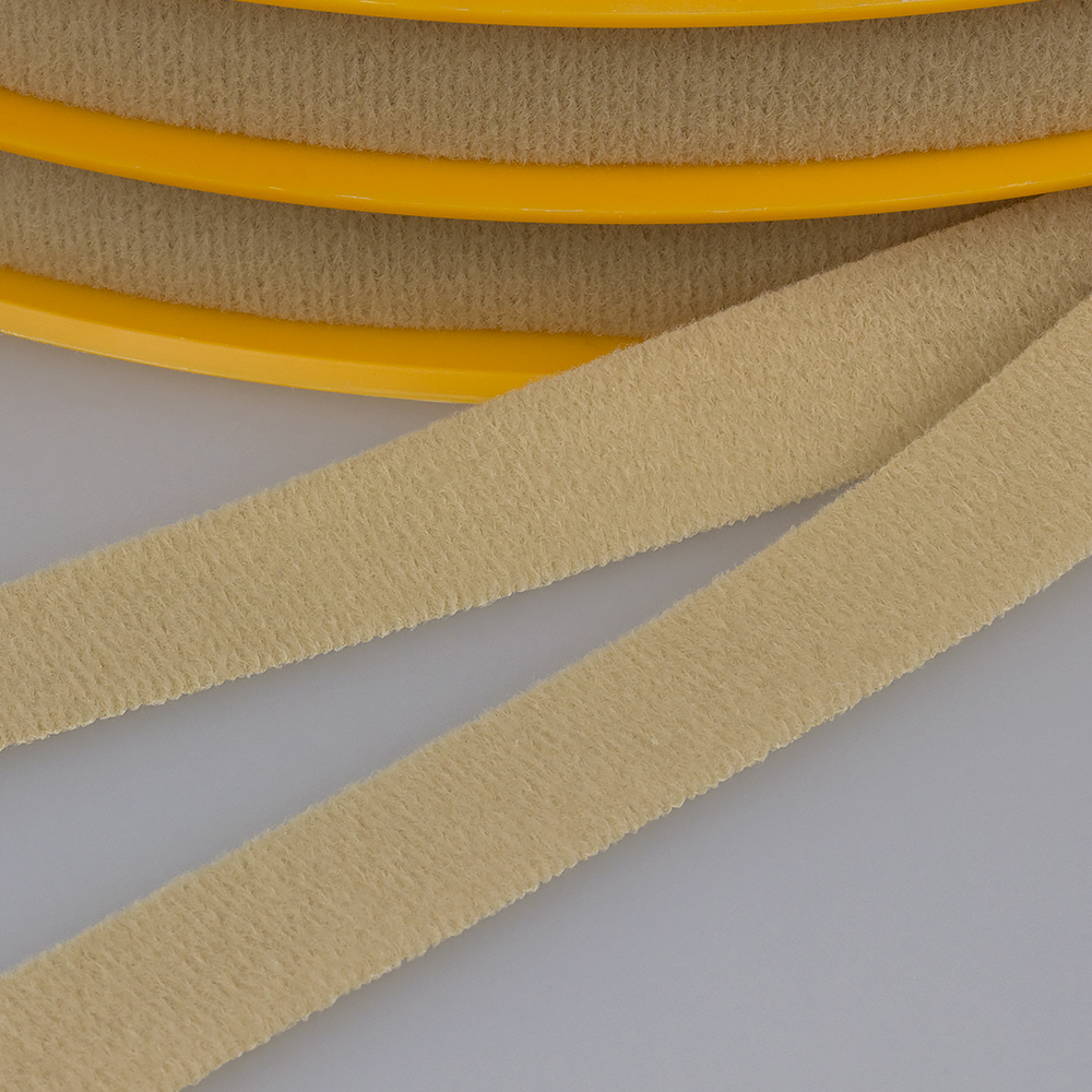 Липучка термоклеевая "мама" 060222 20 мм бежевый (100 м) "Dofix"