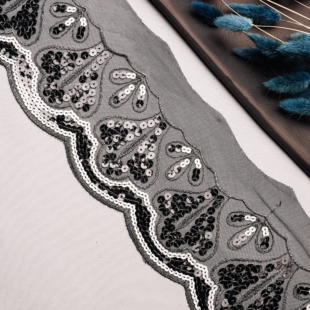 Тесьма с пайетками и люрексом 93072-D103 черный (13,716 м)