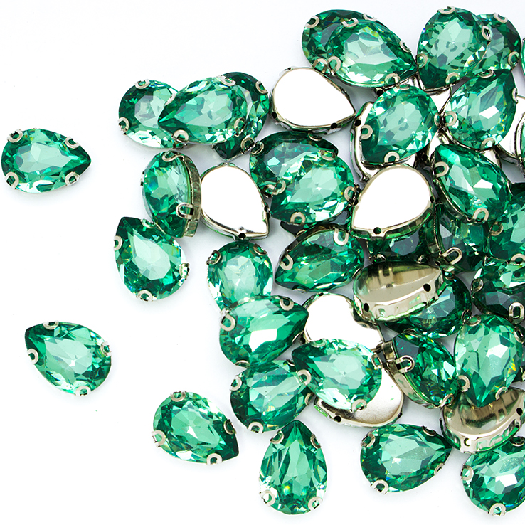 Стразы пришивные в оправе Капля 13*18 мм 302# изумруд (100 шт)