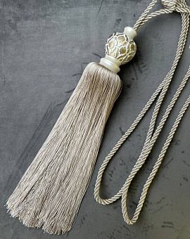 кисть-подхват для штор и портьер