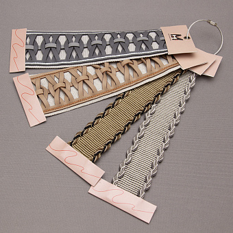 каталог с образцами фурнитуры для штор