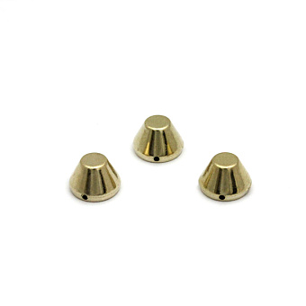 декоративное украшение из пластика с шипами