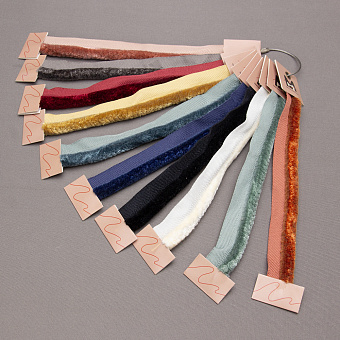 каталог с образцами фурнитуры для штор